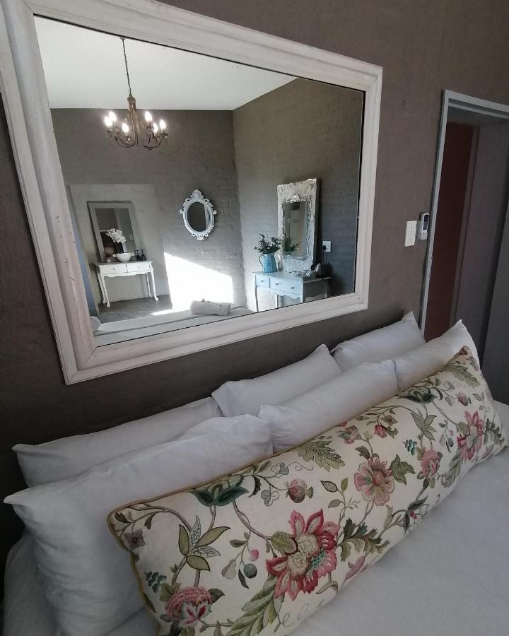 Tsumeb Theater Guesthouse エクステリア 写真