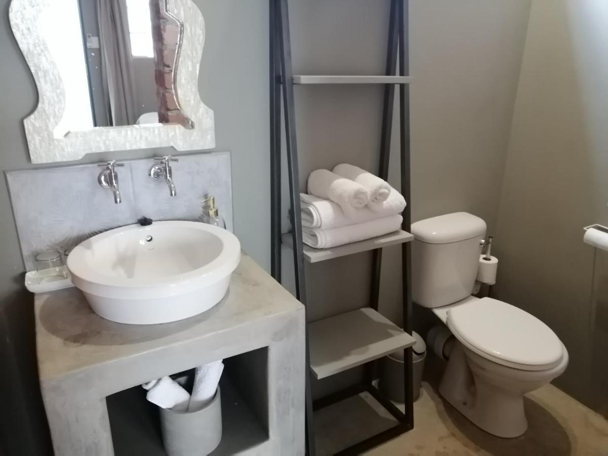 Tsumeb Theater Guesthouse エクステリア 写真