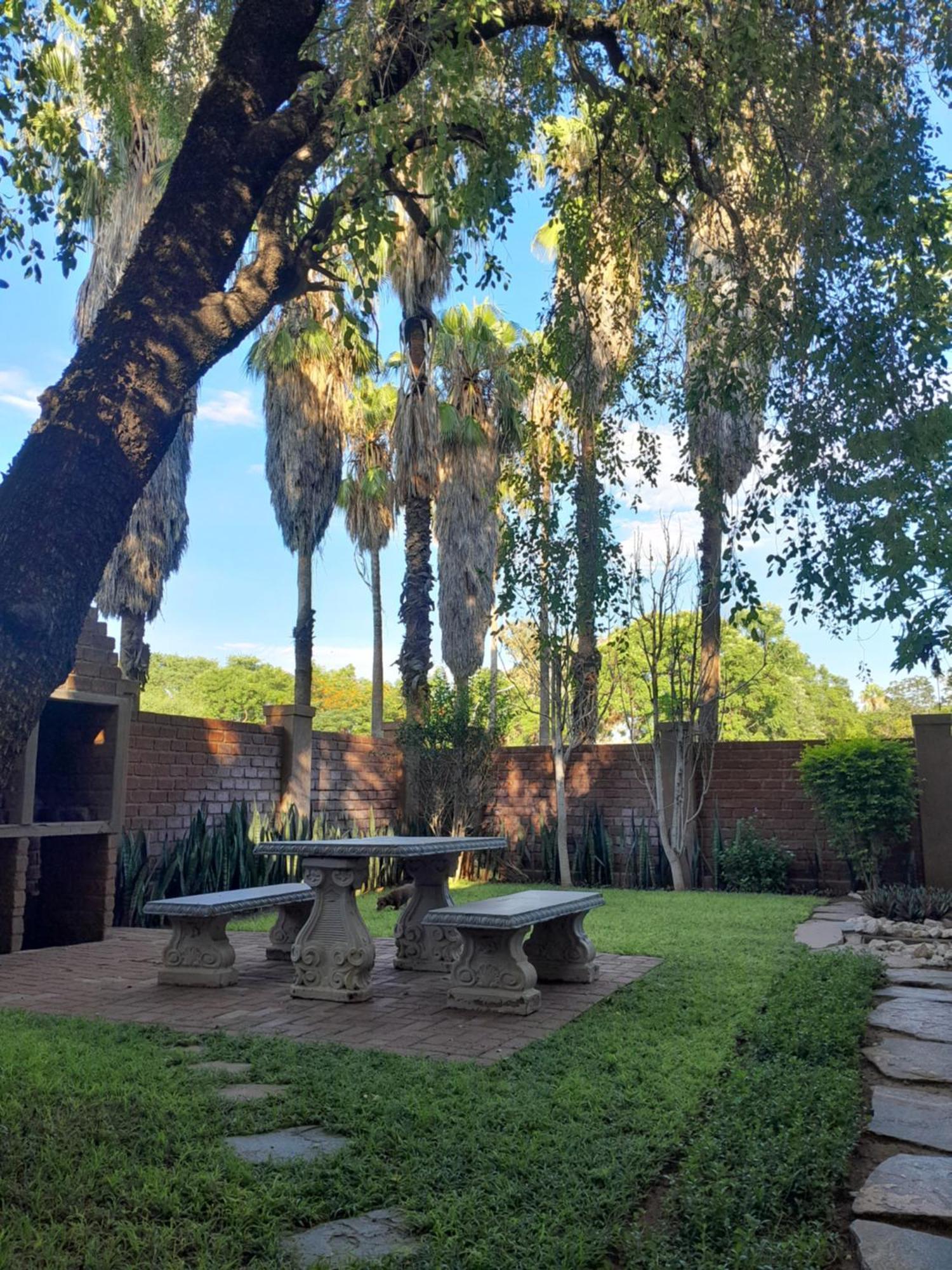 Tsumeb Theater Guesthouse エクステリア 写真