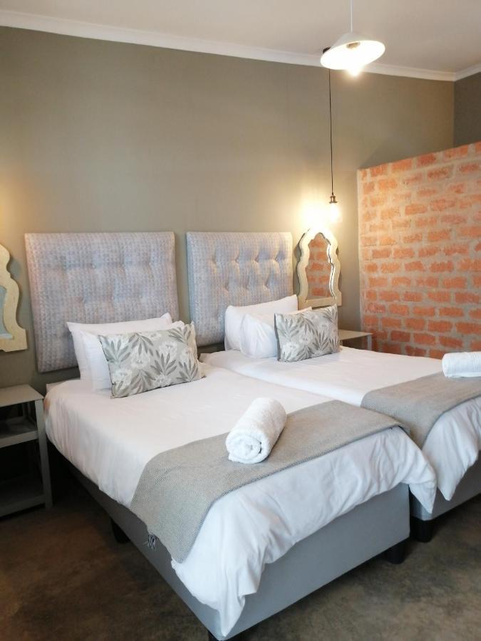 Tsumeb Theater Guesthouse エクステリア 写真