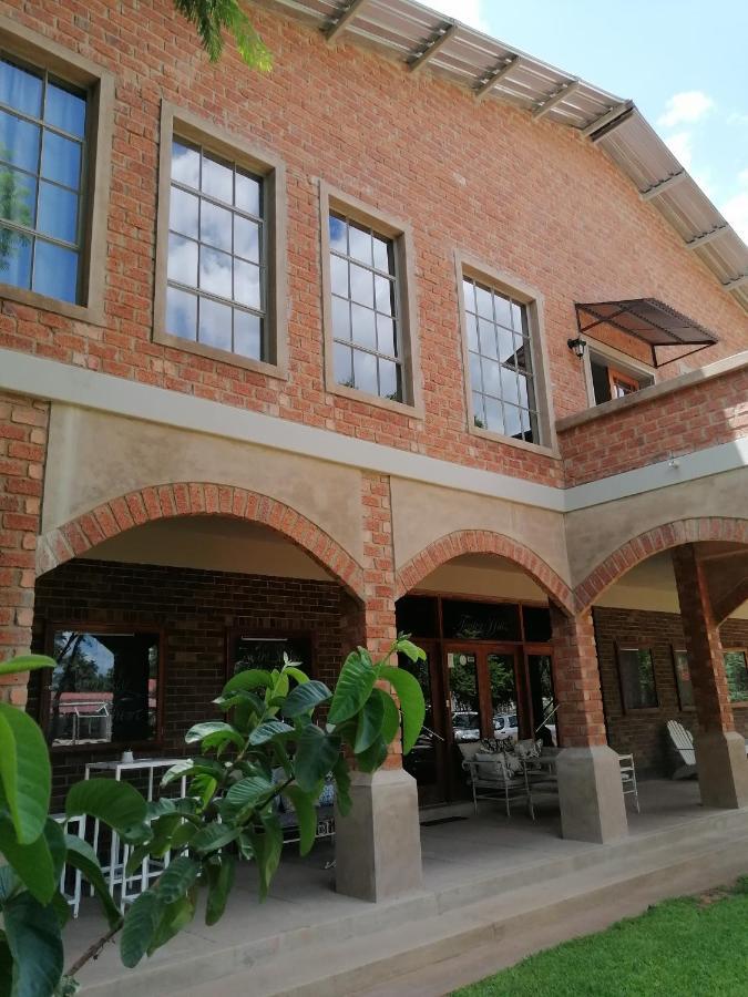 Tsumeb Theater Guesthouse エクステリア 写真